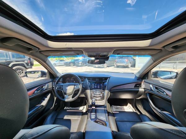 2016 Cadillac, dovoz USA — foto 12 z 12