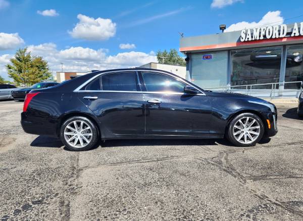 2016 Cadillac, dovoz USA — foto 3 z 12
