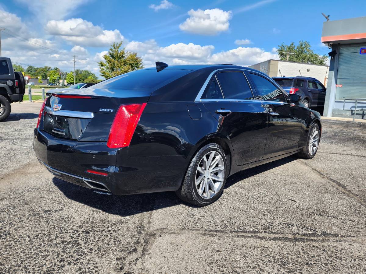 2016 Cadillac, dovoz USA — foto 4 z 12