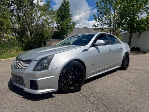 2011 Cadillac, dovoz USA — foto 1