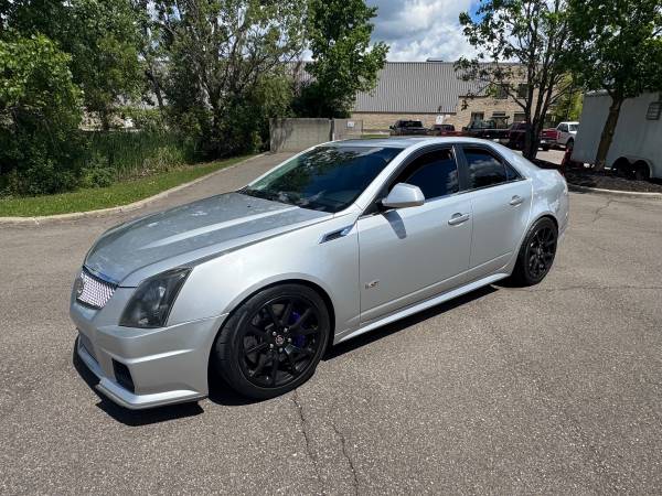 2011 Cadillac, dovoz USA — foto 2 z 12
