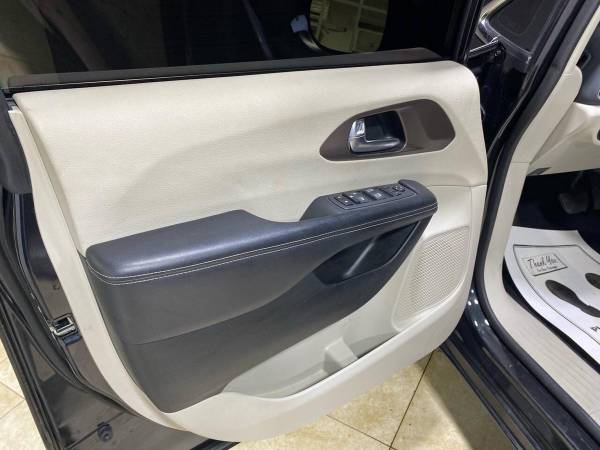 2023 Chrysler, dovoz USA — foto 8 z 12