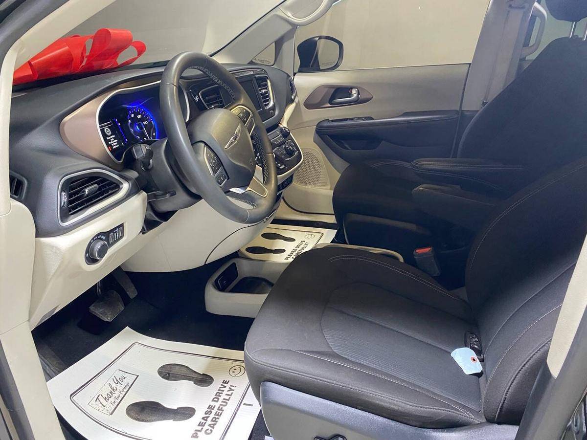 2023 Chrysler, dovoz USA — foto 9 z 12