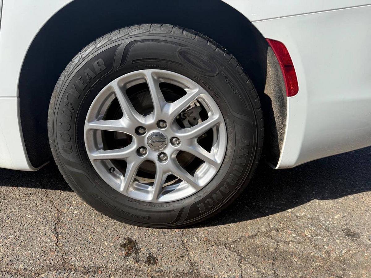 2024 Chrysler, dovoz USA — foto 9 z 9