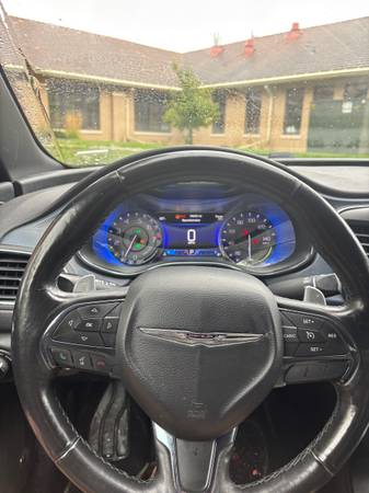 2016 Chrysler, dovoz USA — foto 7 z 9