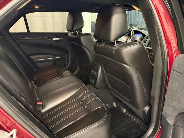 2019 Chrysler, červená, dovoz USA — foto 11 z 12