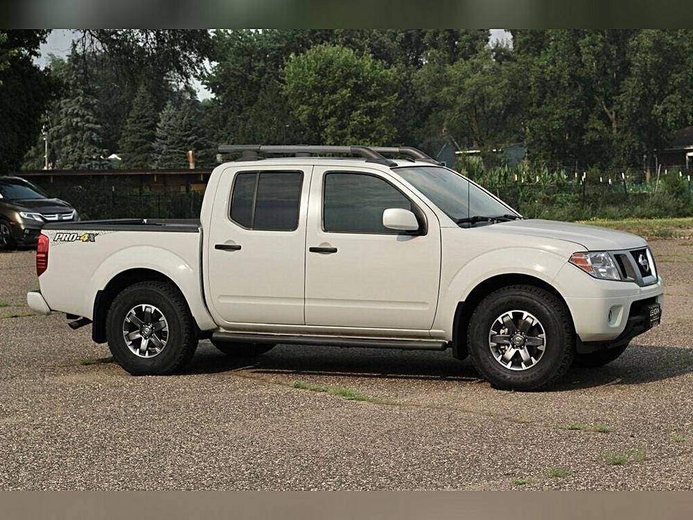 2020 Nissan, dovoz USA — foto 1