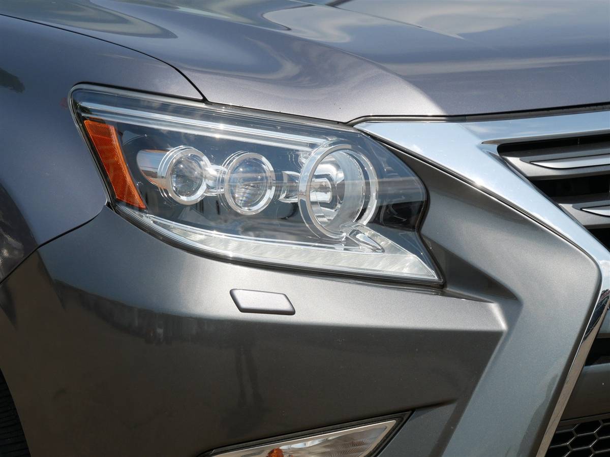 2019 Lexus, dovoz USA — foto 9 z 12