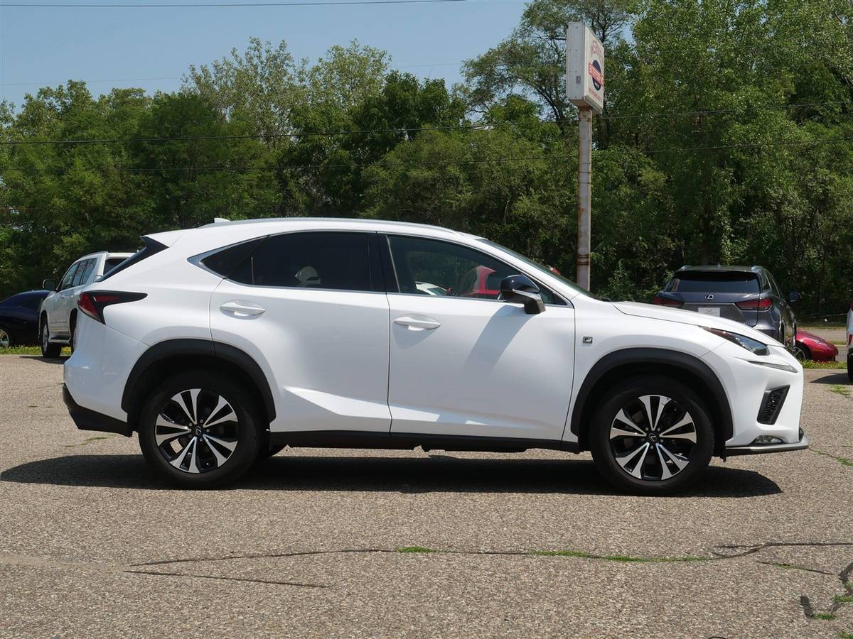2019 Lexus, dovoz USA — foto 8 z 12