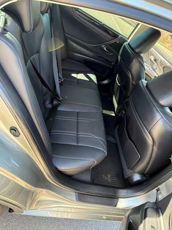 2021 Lexus, dovoz USA — foto 11 z 12