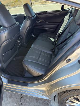 2021 Lexus, dovoz USA — foto 12 z 12