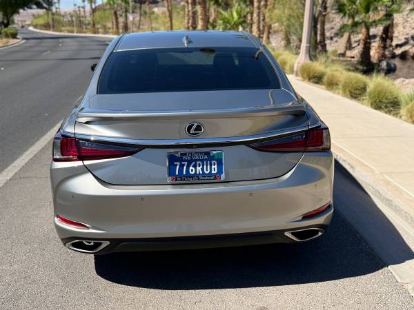 2021 Lexus, dovoz USA — foto 7 z 12