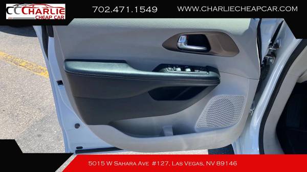 2021 Chrysler, dovoz USA — foto 10 z 12