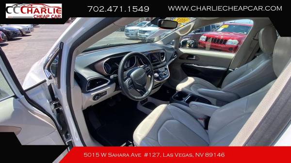 2021 Chrysler, dovoz USA — foto 11 z 12