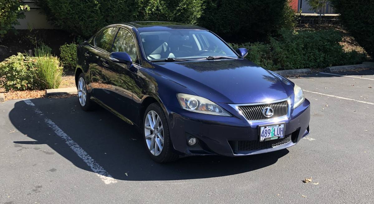 2011 Lexus, dovoz USA — foto 2 z 12