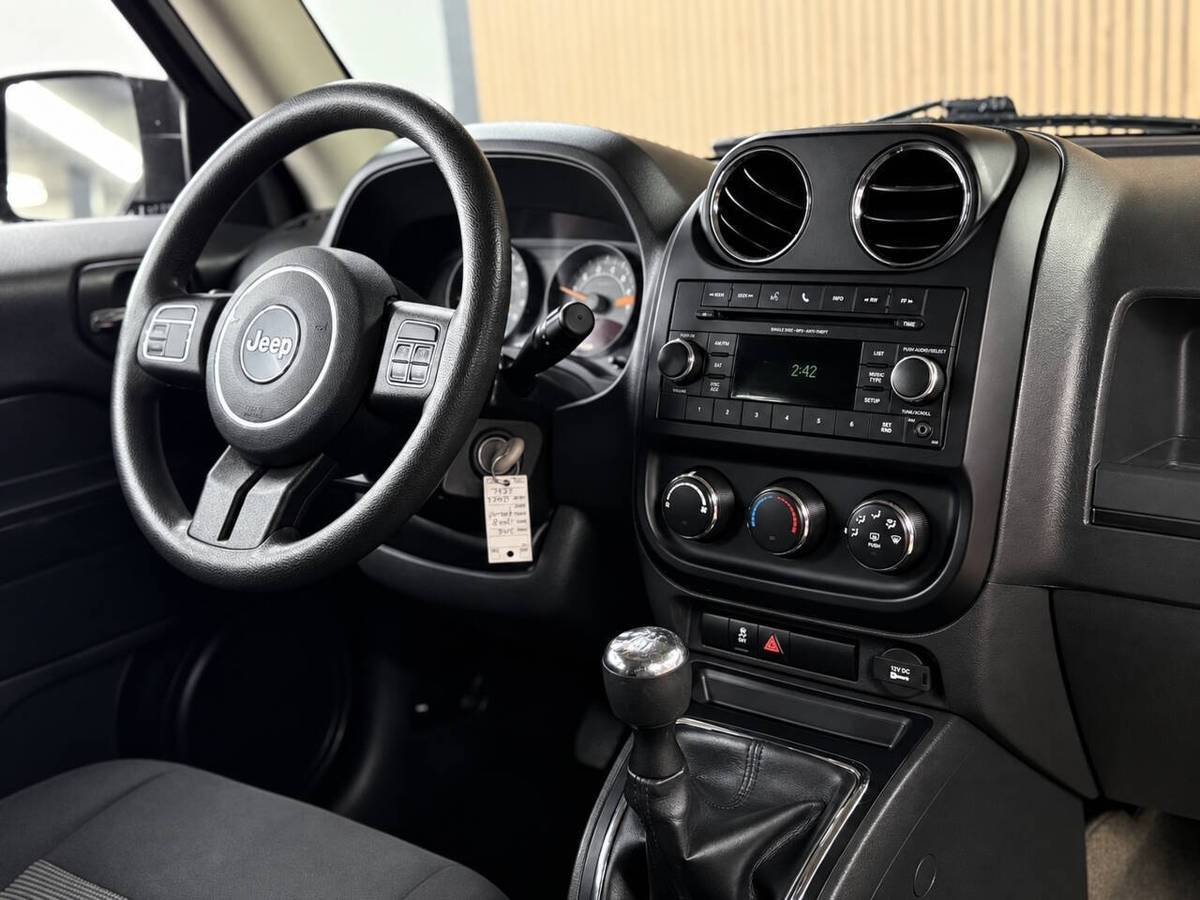 2016 Jeep, dovoz USA — foto 9 z 12