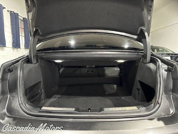 2017 Lincoln, dovoz USA — foto 11 z 12