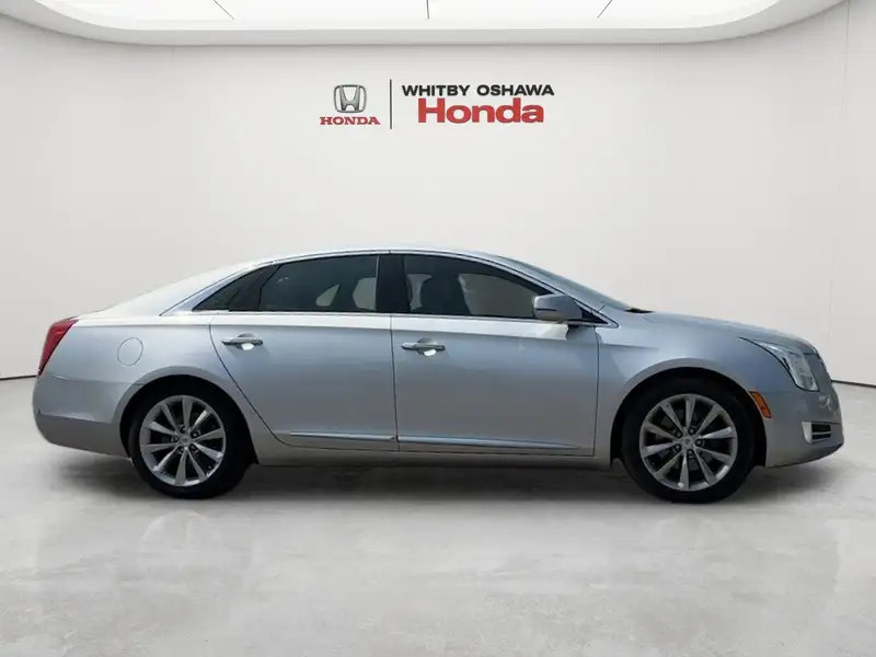 2013 Cadillac XTS Luxury, strieborná, 158 020 km, dovoz Kanada — foto 9 z 12