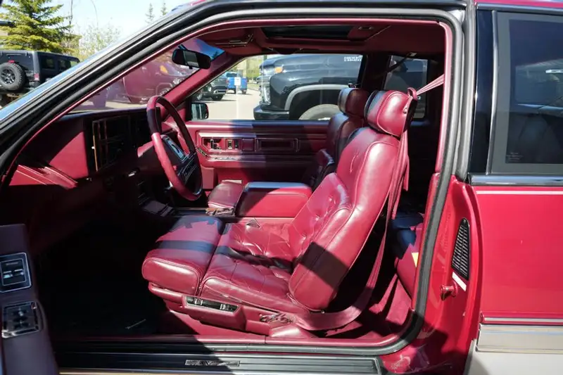1989 Cadillac Eldorado BIARRITZ, 37 327 km, dovoz Kanada — foto 10 z 12
