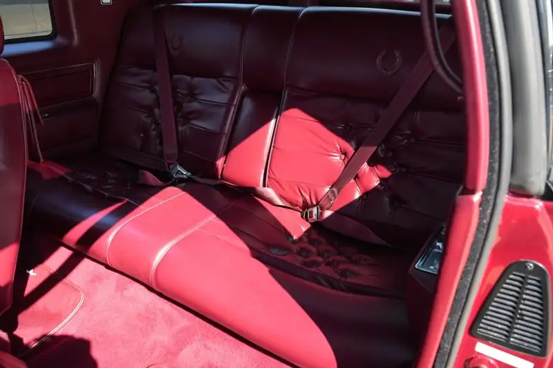 1989 Cadillac Eldorado BIARRITZ, 37 327 km, dovoz Kanada — foto 12 z 12
