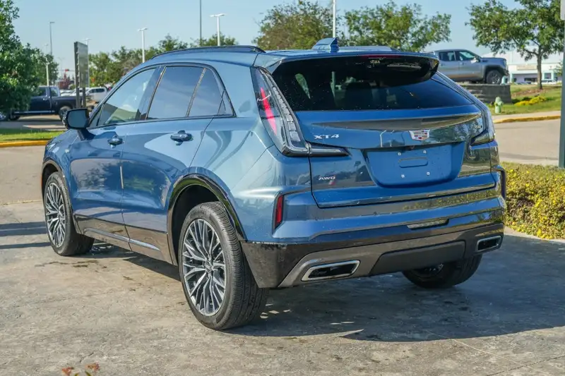 2024 Cadillac XT4 AWD 4dr Sport, modrá, 20 090 km, dovoz Kanada — foto 5 z 12