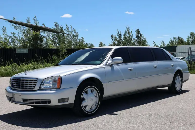 2004 Cadillac Deville Limousine, strieborná, 45 000 km, dovoz Kanada — foto 1