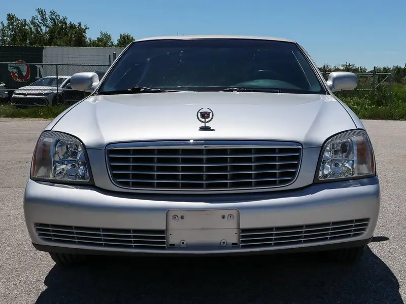 2004 Cadillac Deville Limousine, strieborná, 45 000 km, dovoz Kanada — foto 11 z 12