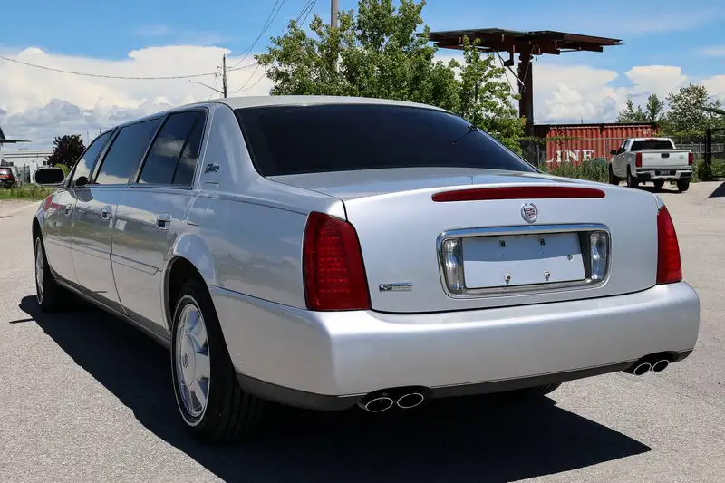 2004 Cadillac Deville Limousine, strieborná, 45 000 km, dovoz Kanada — foto 5 z 12