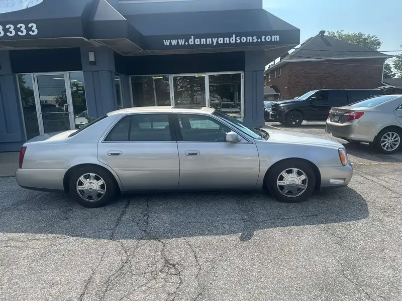 2005 Cadillac Deville 4dr Sdn, zlatá, 94 922 km, dovoz Kanada — foto 1 z 12 2005 Cadillac Deville 4dr Sdn, zlatá, 94 922 km, dovoz Kanada — foto 1 z 12