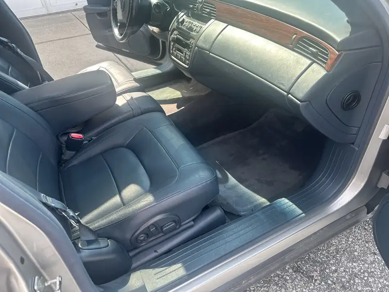 2005 Cadillac Deville 4dr Sdn, zlatá, 94 922 km, dovoz Kanada — foto 7 z 12