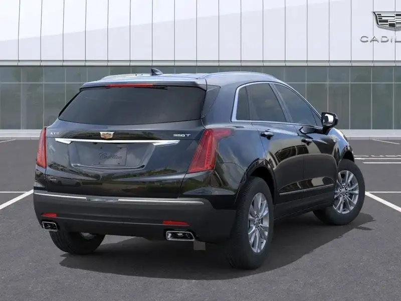 2026 Cadillac XT5 Luxury, čierna, 0 km, dovoz Kanada — foto 4 z 6