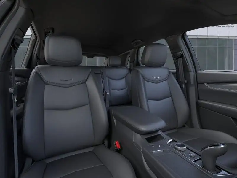 2026 Cadillac XT5 Luxury, čierna, 0 km, dovoz Kanada — foto 6 z 6