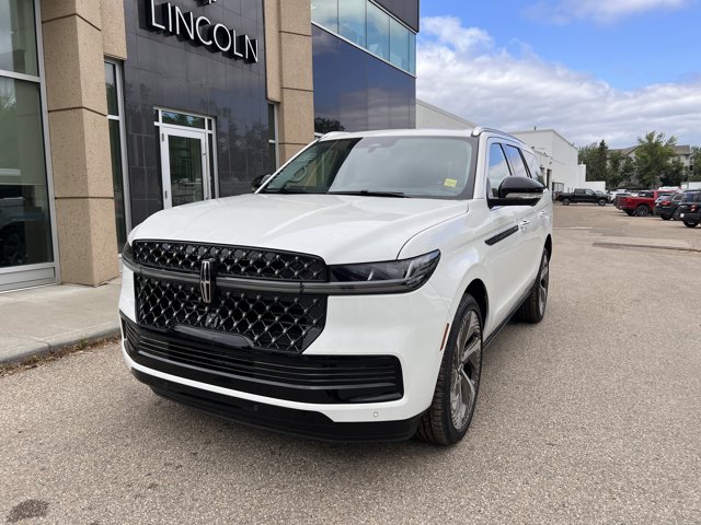 2027 Lincoln Navigator Black Label, biela, 7 km, dovoz Kanada — foto 2 z 5