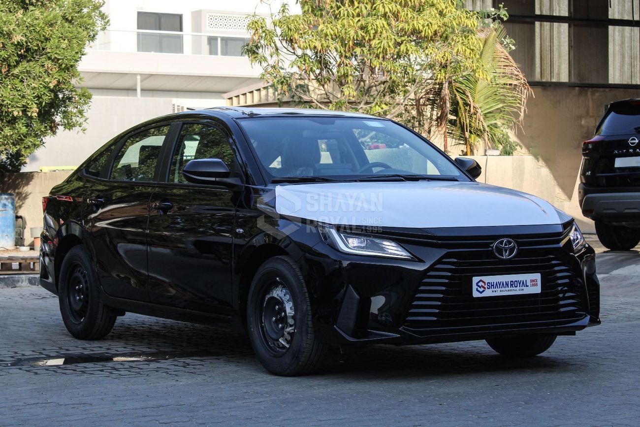 2026 Toyota Yaris E, čierna, 0 km, dovoz SAE — foto 1