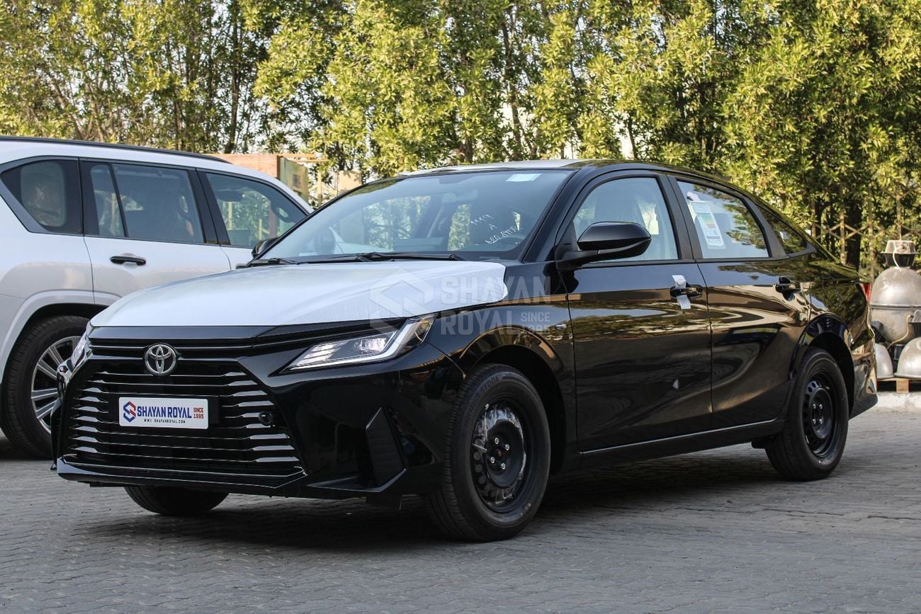 2026 Toyota Yaris E, čierna, 0 km, dovoz SAE — foto 1