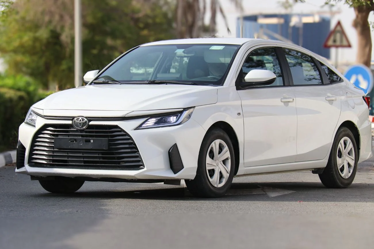 2024 Toyota Yaris E, biela, 44 623 km, dovoz SAE — foto 1