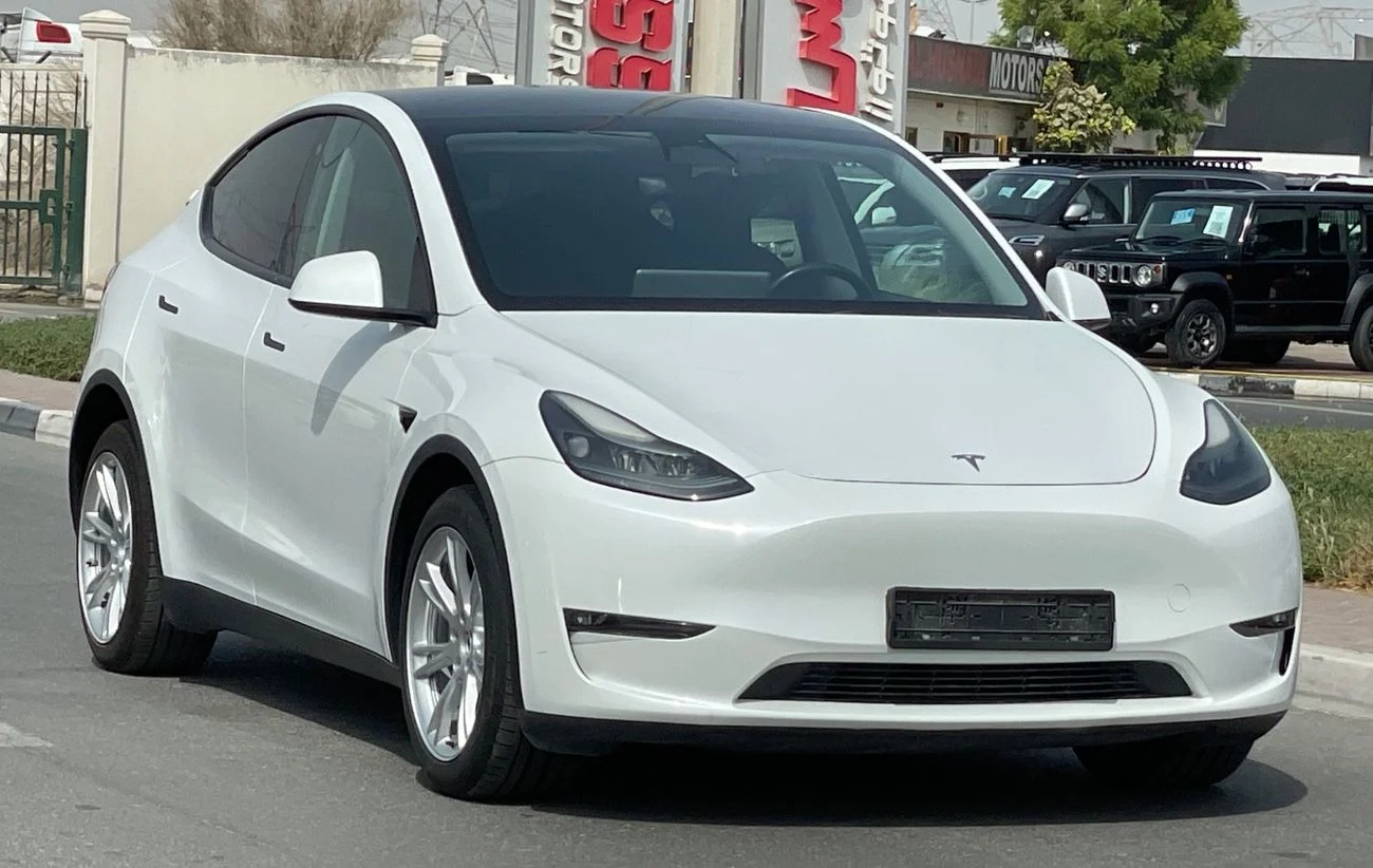 2024 Tesla Model Y LONG RANGE, biela, 102 000 km, dovoz SAE — foto 1
