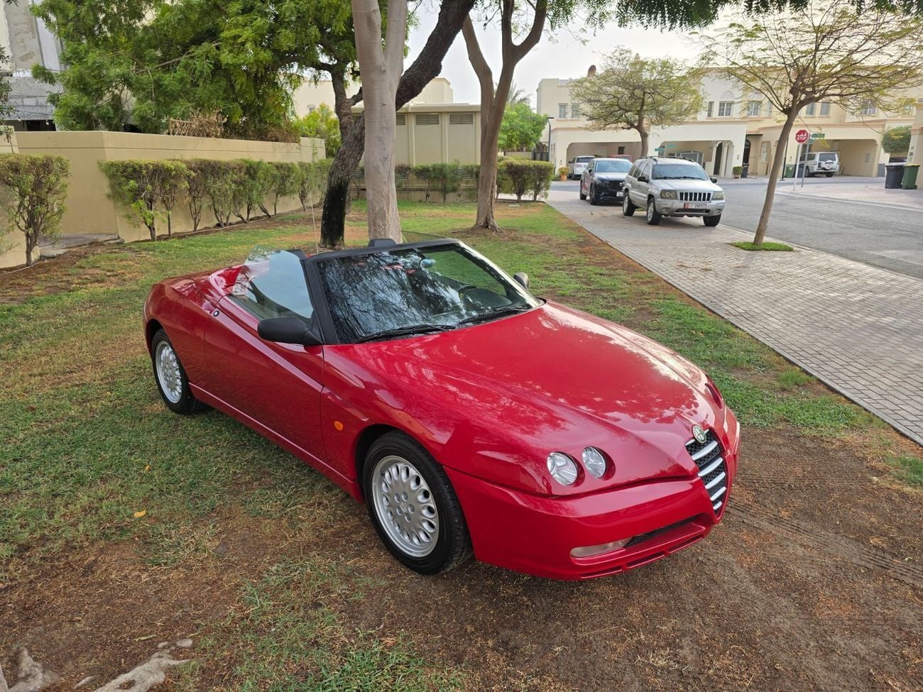 1998 Alfa Romeo Spider, červená, 77 000 km, dovoz SAE — foto 1