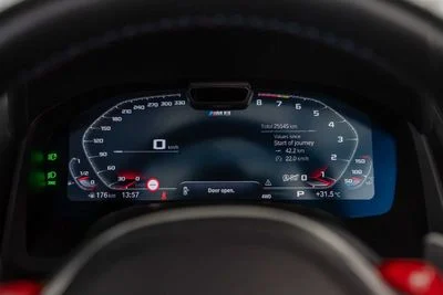 2024 BMW M8 M COMPETITION, fialová, 25 800 km, dovoz SAE — foto 12 z 12