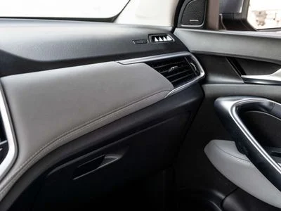 2025 Chevrolet Captiva LS, strieborná, 39 283 km, dovoz SAE — foto 11 z 16