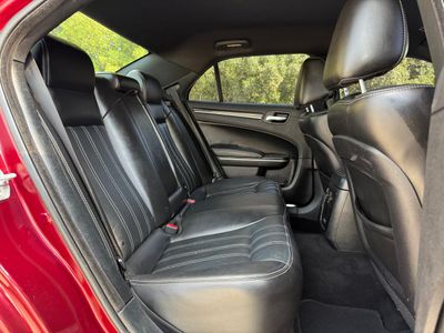 2019 Chrysler 300C PLUS, červená, 117 000 km, dovoz SAE — foto 4 z 16