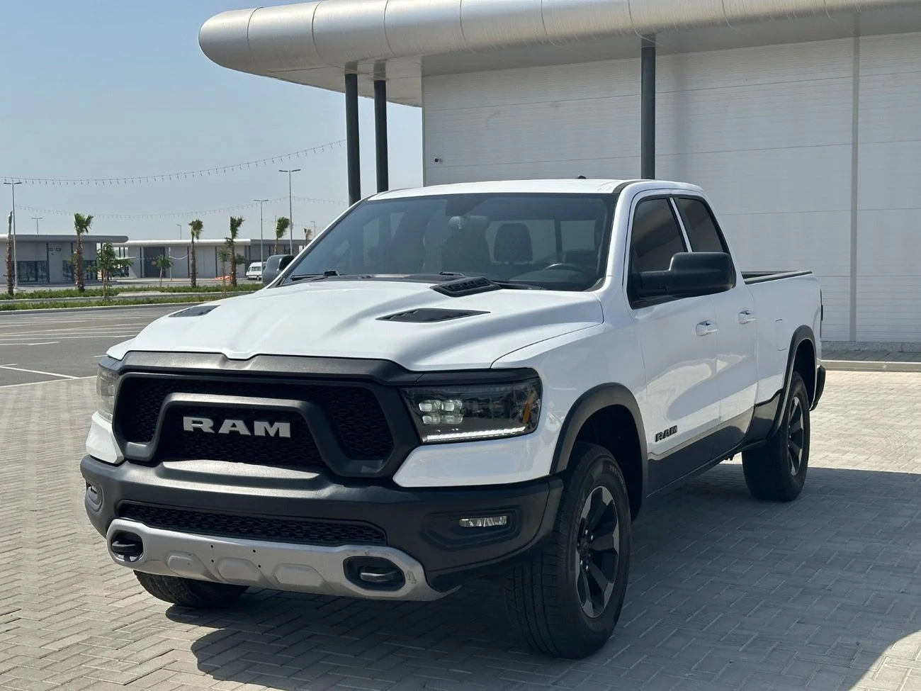 2020 Dodge RAM Rebel, biela, 180 000 km, dovoz SAE — foto 1