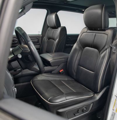 2024 Dodge RAM 1500 Limited, biela, 83 000 km, dovoz SAE — foto 9 z 16