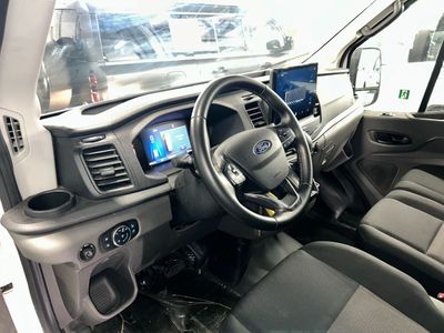 2025 Ford Transit, biela, 13 407 km, dovoz SAE — foto 9 z 16