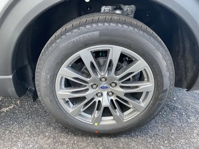 2027 Ford Explorer Platinum, červená, 0 km, dovoz Kanada — foto 10 z 12
