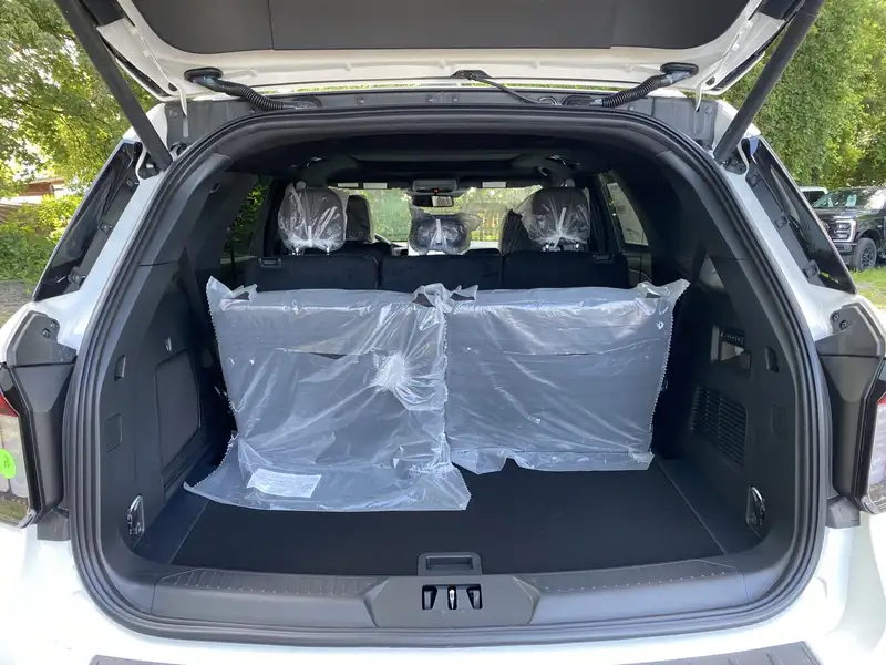 2027 Ford Explorer Platinum, červená, 0 km, dovoz Kanada — foto 5 z 12