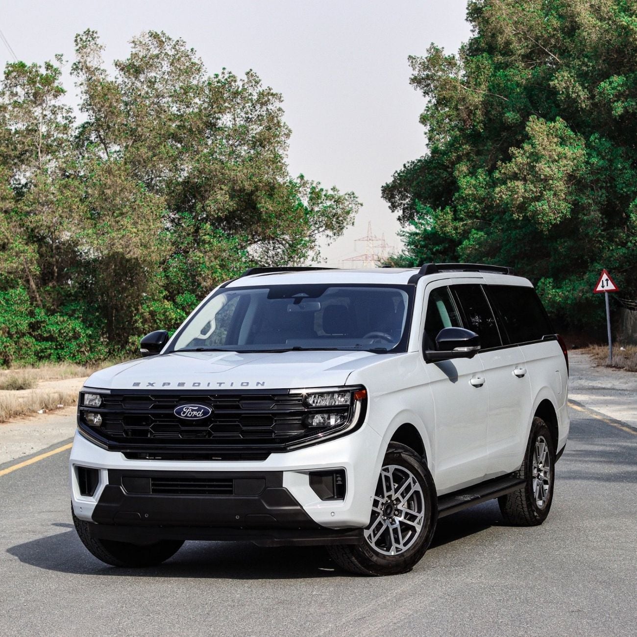 2025 Ford Expedition, biela, 14 000 km, dovoz SAE — foto 1