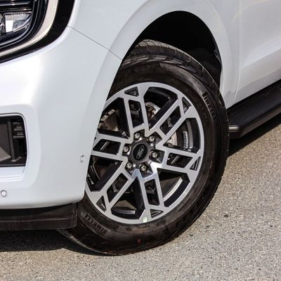 2025 Ford Expedition, biela, 14 000 km, dovoz SAE — foto 10 z 16