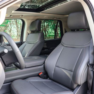 2025 Ford Expedition, biela, 14 000 km, dovoz SAE — foto 15 z 16