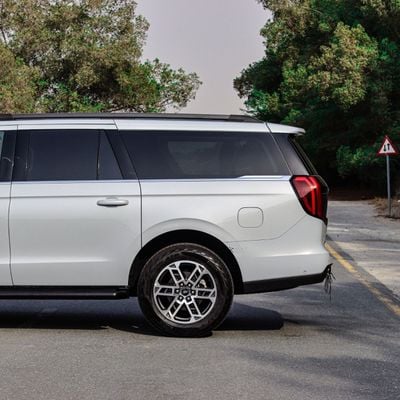2025 Ford Expedition, biela, 14 000 km, dovoz SAE — foto 3 z 16
